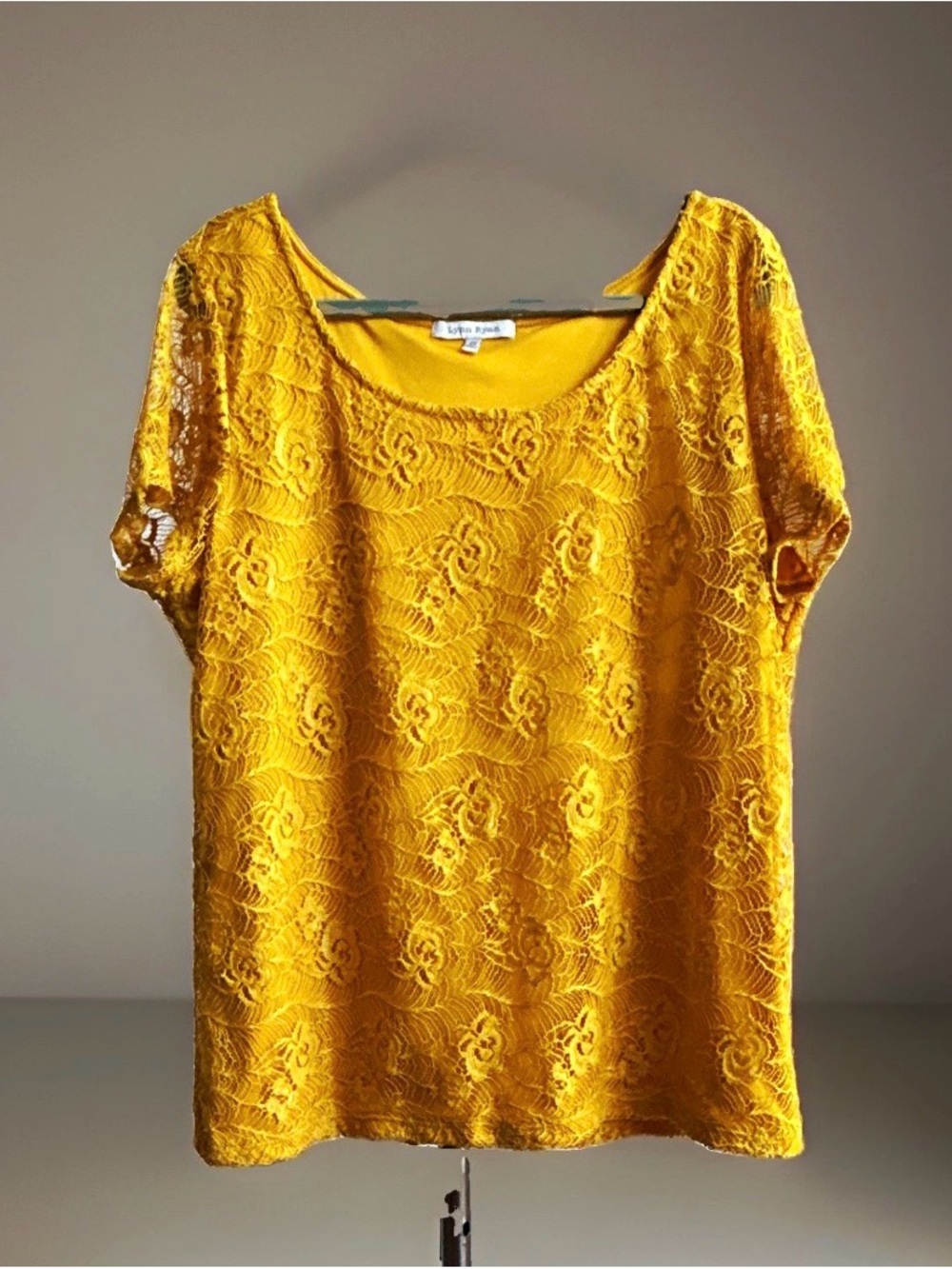 Lynn Ryan Plus 2X Yellow Floral Lace Scoop Neck Short Sleeve Lined
